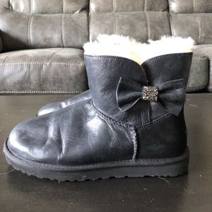 Short black uggs with glitter bow